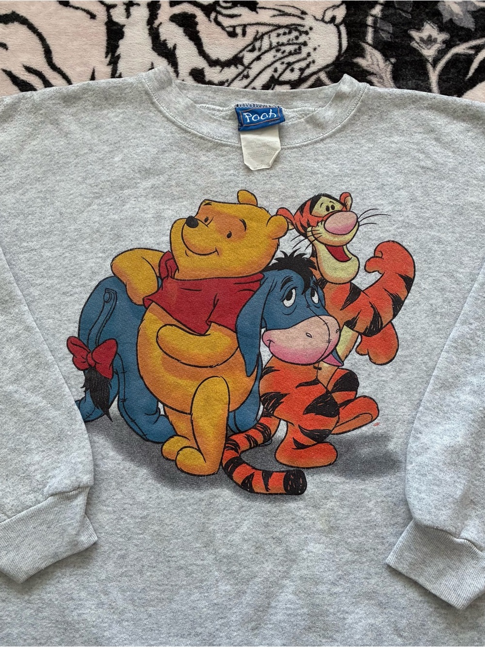 000 - VINTAGE 90s WALT DISNEY WINNIE THE POOH CARTOON SWEATSHIRT